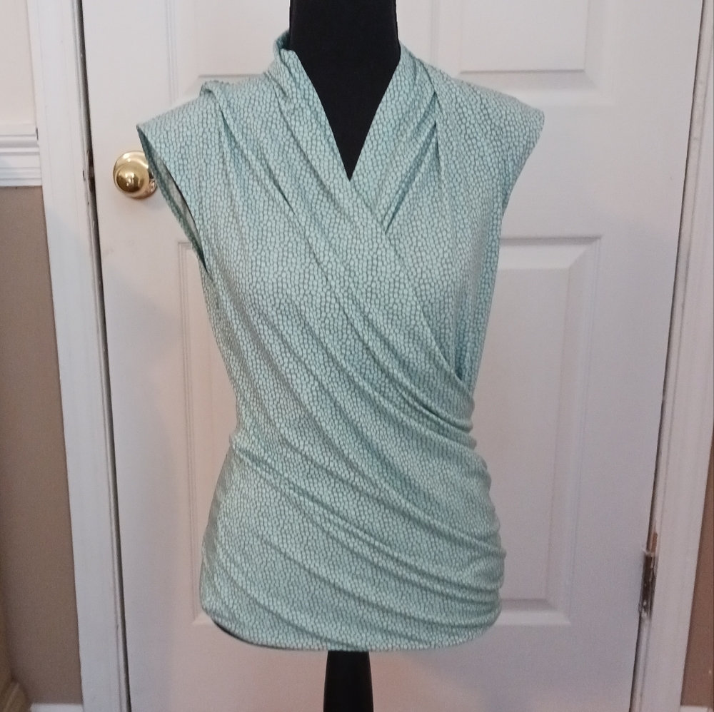 Very stylish Chaus New York top